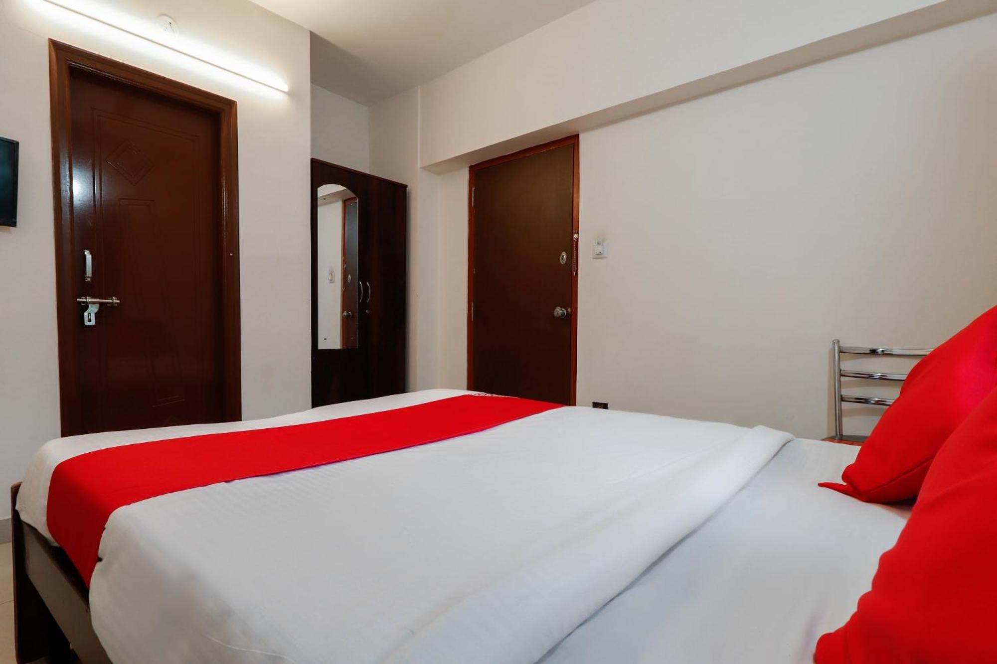 Super Gn Collection O Near Rajajinagar Industrial Estate Hotel Бангалор Екстериор снимка