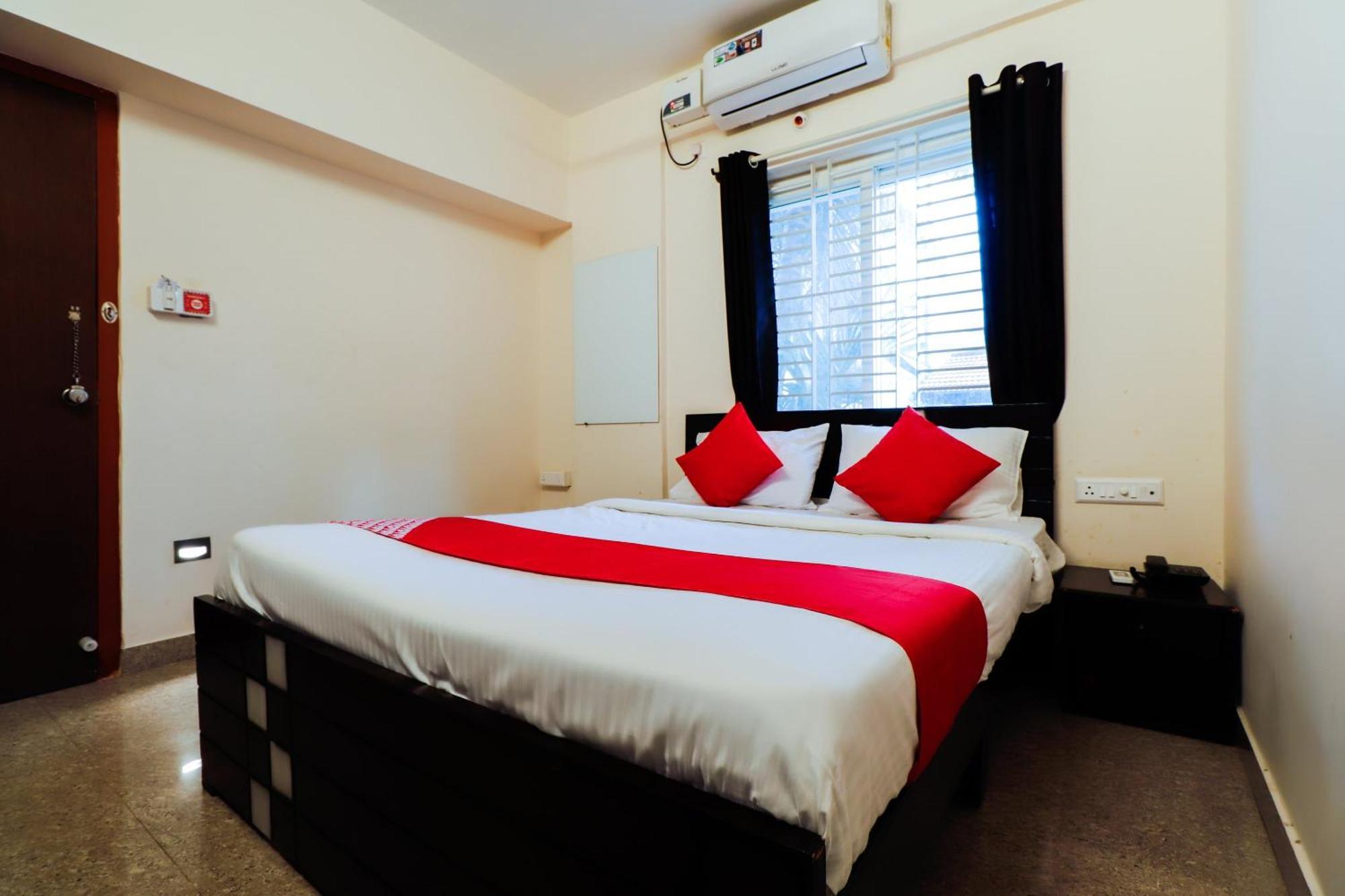 Super Gn Collection O Near Rajajinagar Industrial Estate Hotel Бангалор Екстериор снимка