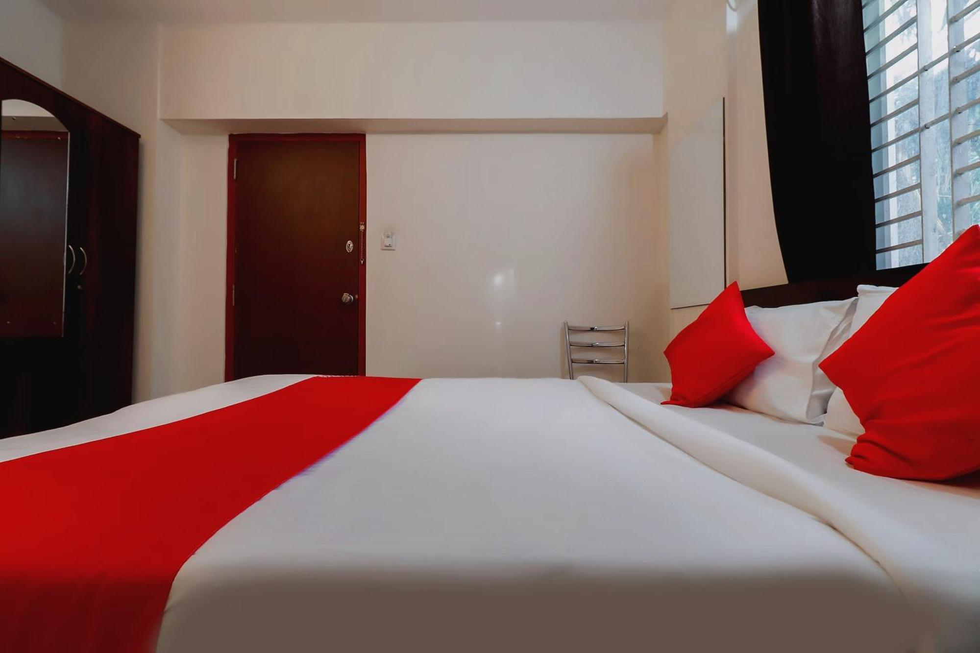 Super Gn Collection O Near Rajajinagar Industrial Estate Hotel Бангалор Екстериор снимка