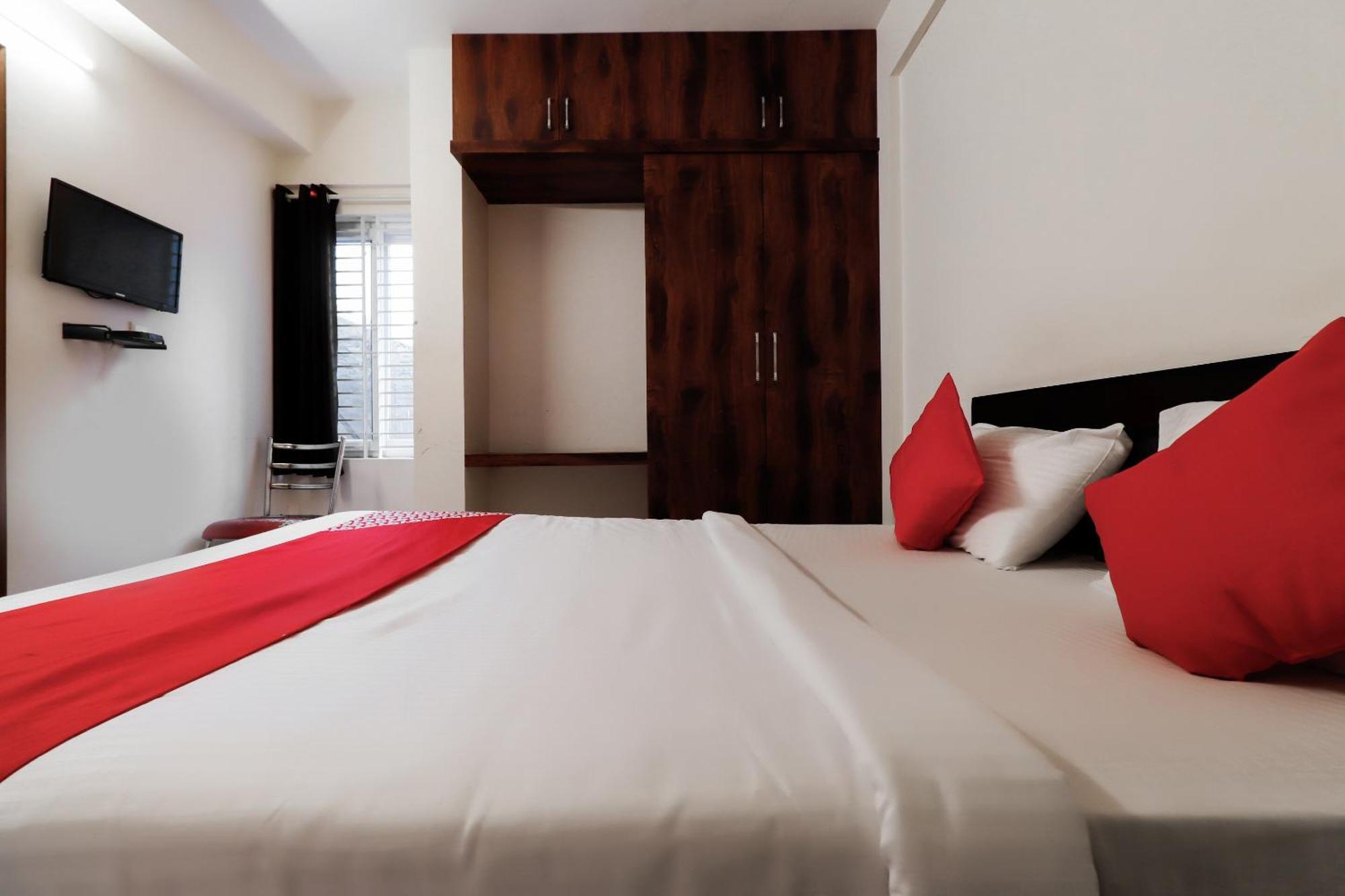 Super Gn Collection O Near Rajajinagar Industrial Estate Hotel Бангалор Екстериор снимка